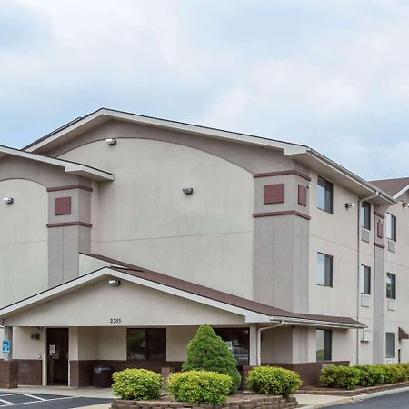 Super 8 By Wyndham Danville Va Buitenkant foto